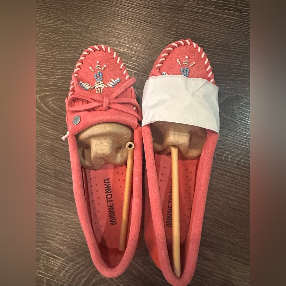 Minnetonka pink Beaded Moccasins